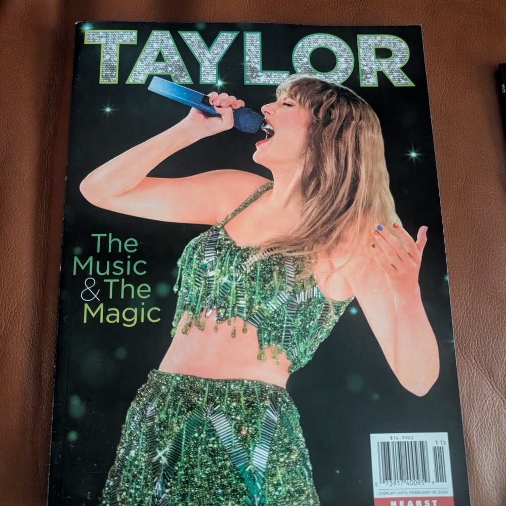 Taylor Swift Assorted Magazines - Picture 3 of 4